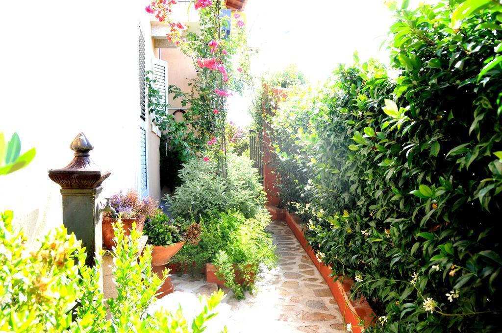 Ferienwohnung Taverna Derosas Golfo Aranci Exterior foto