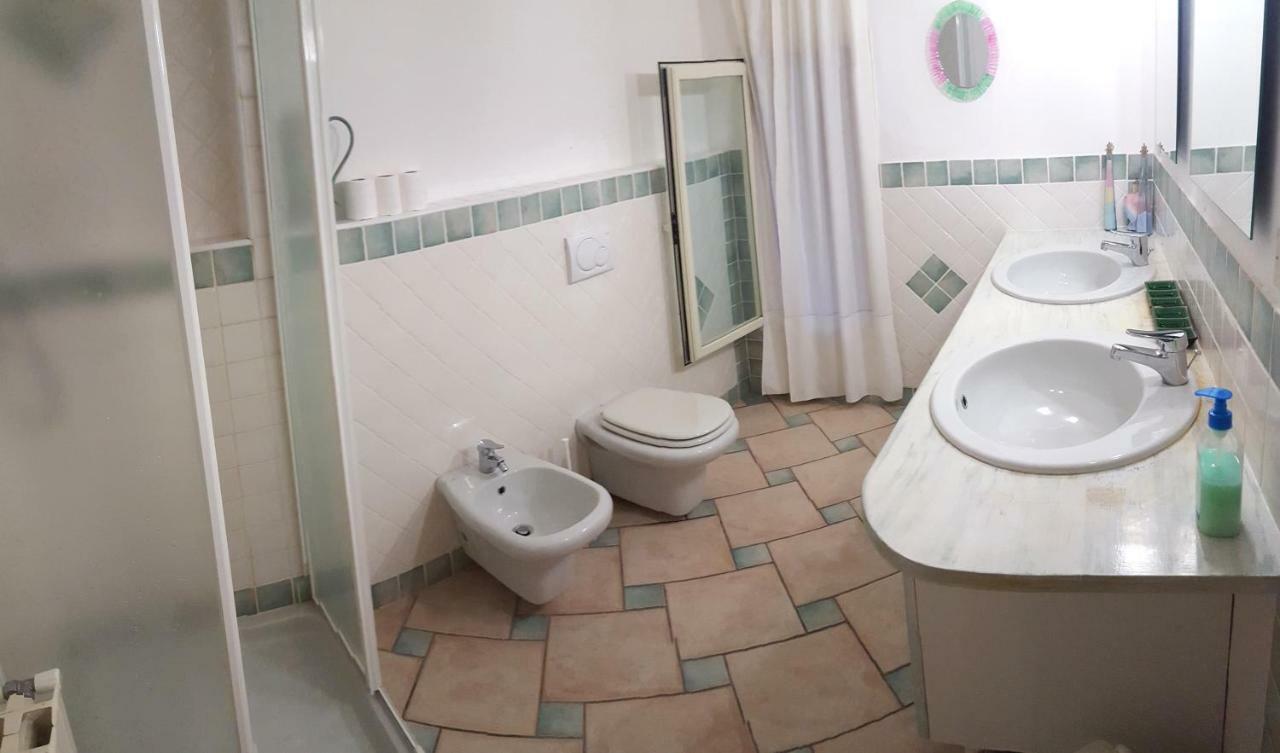 Ferienwohnung Taverna Derosas Golfo Aranci Exterior foto